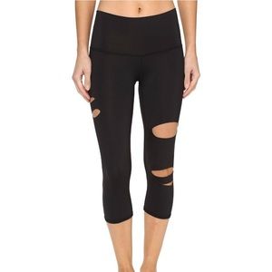 🌟Teeki Black Laser Cut Capri Leggings
